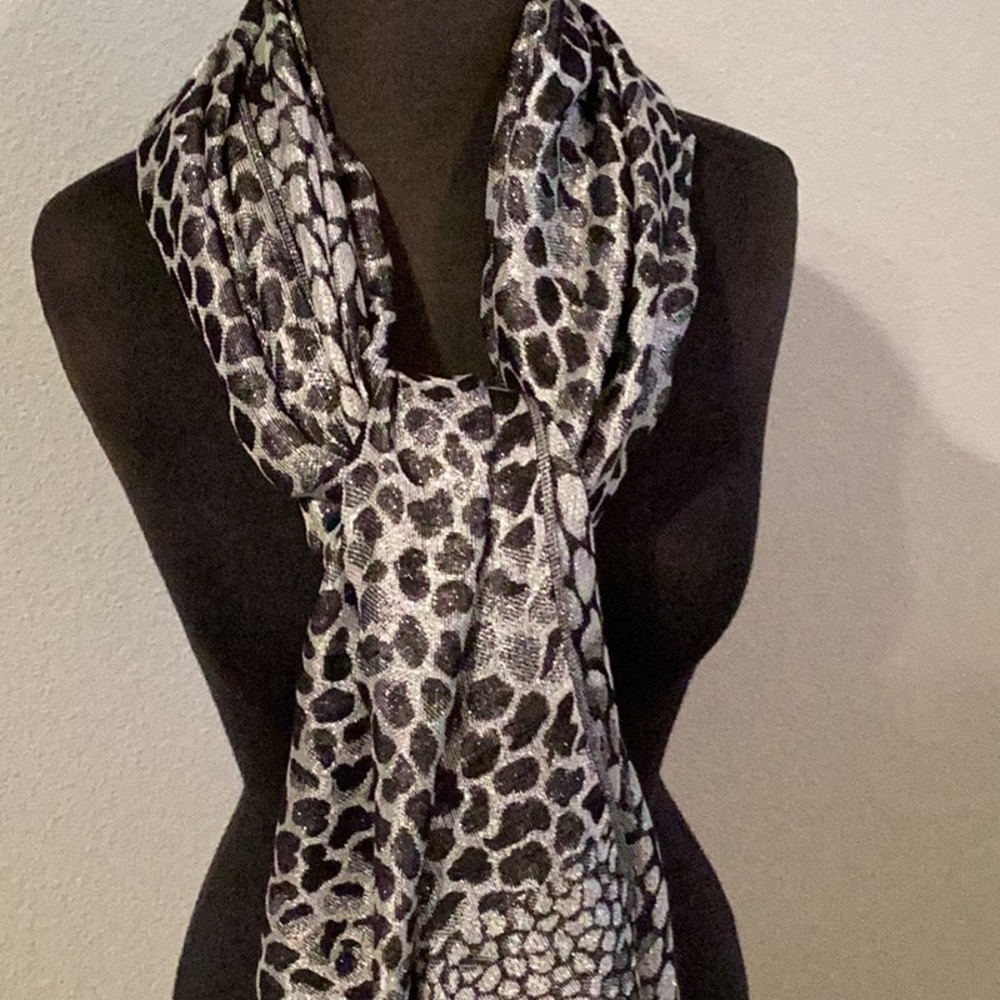 Ryanair or scarf in black & silver metallic. Animal print